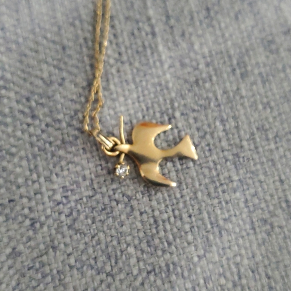 Dove gold necklace